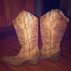 Buckle corral boots